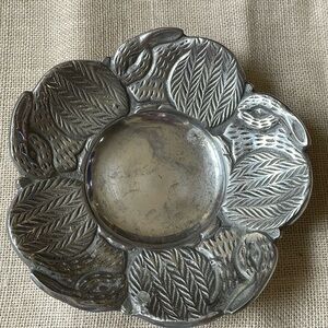 Cast aluminum Bunny Rabbits tray plate 7.25”
